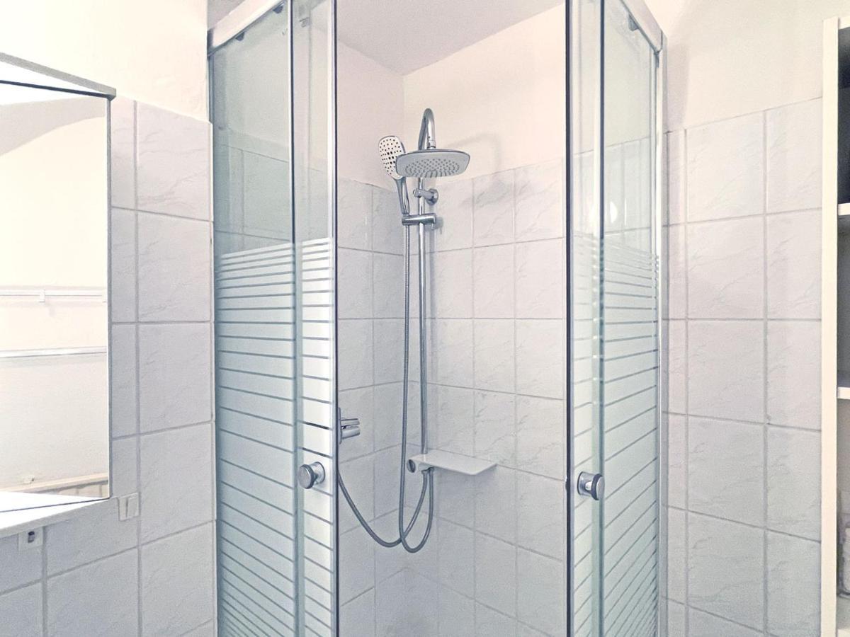 Ferienwohnung Koeln-Poll Bagian luar foto