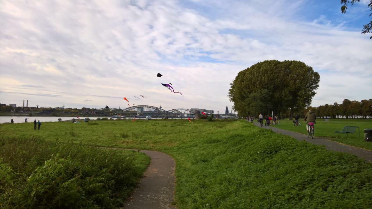 Ferienwohnung Koeln-Poll Bagian luar foto